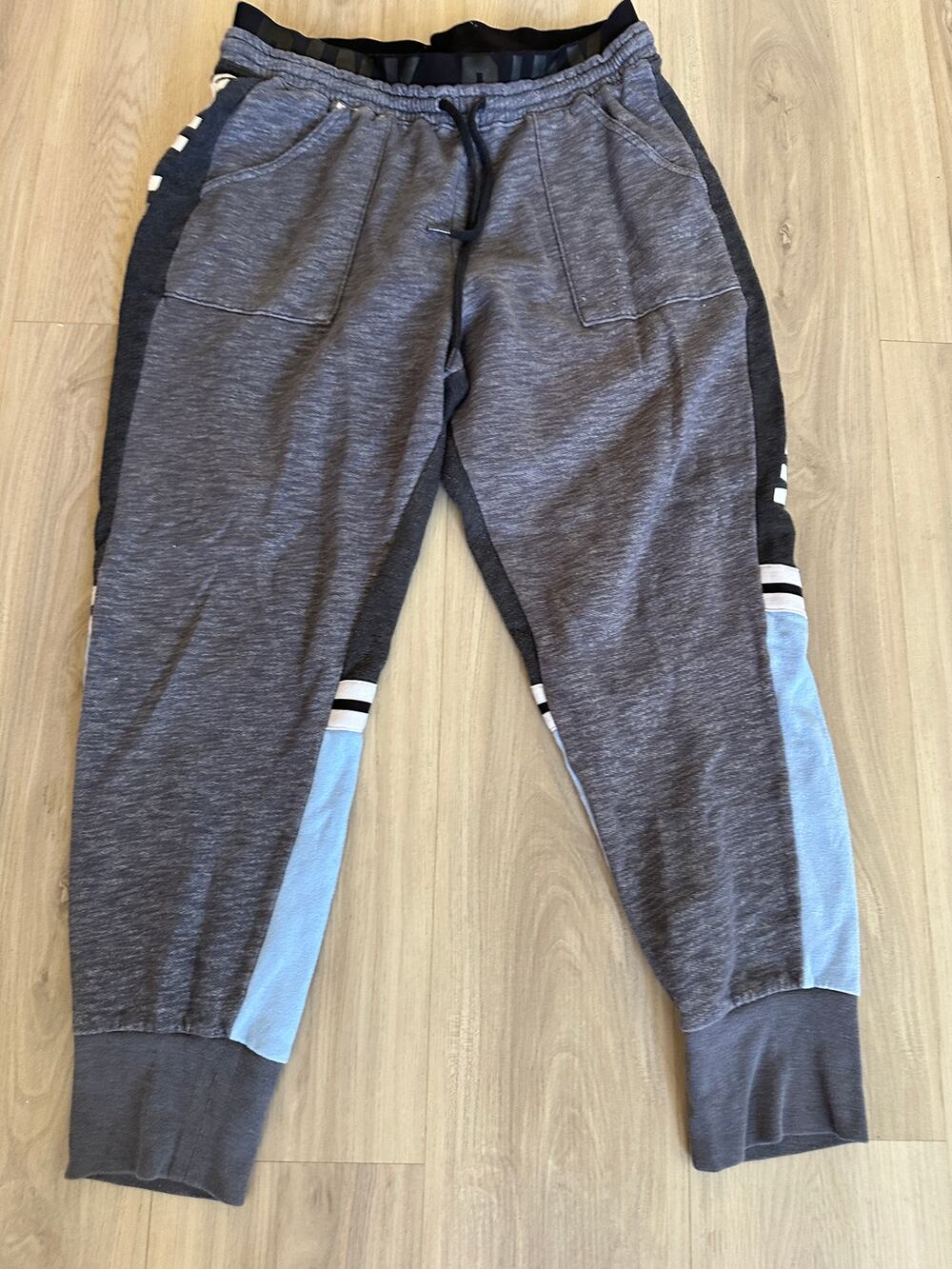 VS pink Gray sweatpants color block script graphic in scene 37 inch L L